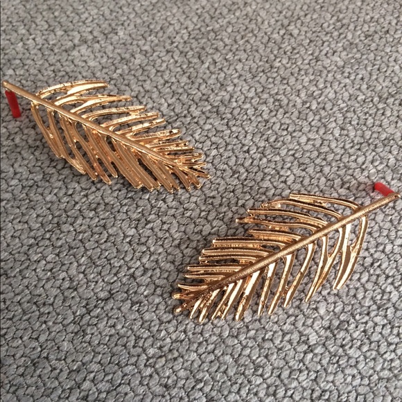 Gold Leafing Statement Earrings - Picture 4 of 6